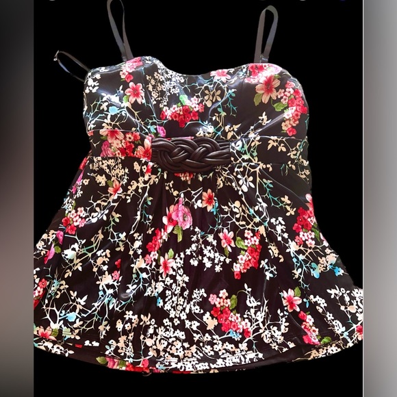 NWOT Torrid Black & floral Top Sz L - Picture 11 of 11